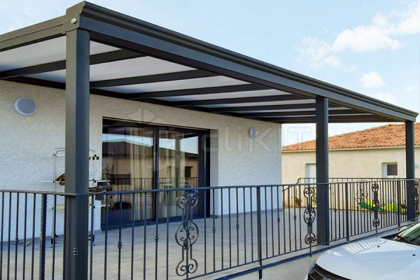 Polycarbonate Roof of the CLIMALUX TRADITION Aluminium Pergola