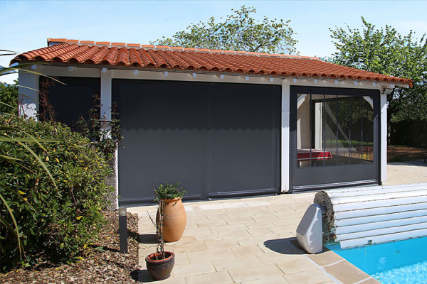 Photo n°5 of the CLOSEO Opaque Closure Cover for Pergola