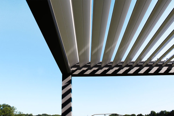 Photo #4 of the EOLUX Freestanding Bioclimatic Pergola