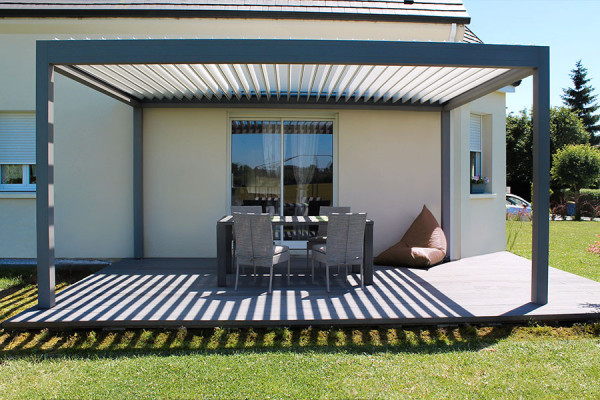 Photo n°3 of the EOLUX Freestanding Bioclimatic Pergola