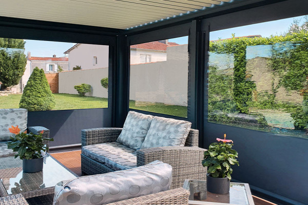 Photo n°3 of the CLOSEO Closing Cover for Pergola