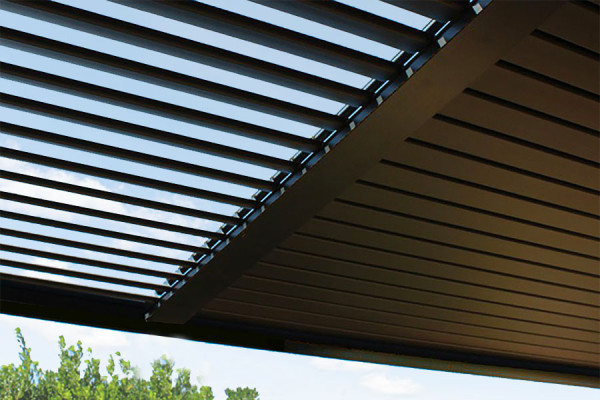 Photo no. 5 of the EOLUX LP Wall-Mounted Bioclimatic Pergola