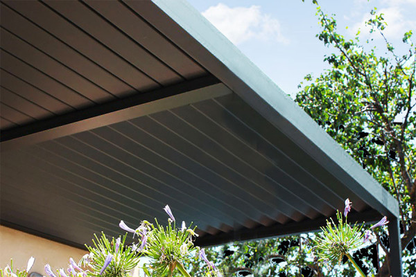Photo n°5 of the EOLUX Freestanding Bioclimatic Pergola
